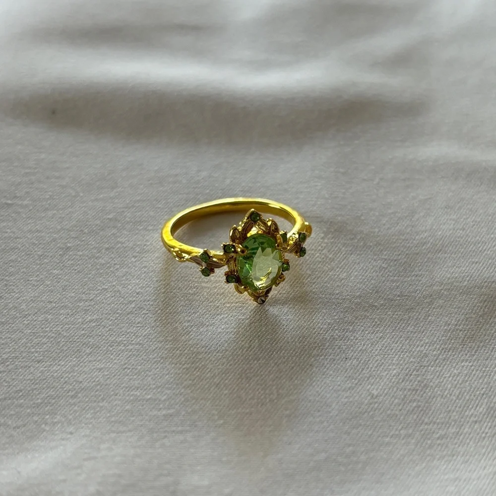 New Green Rhinestone Ring With GoldTone Band Size 7
